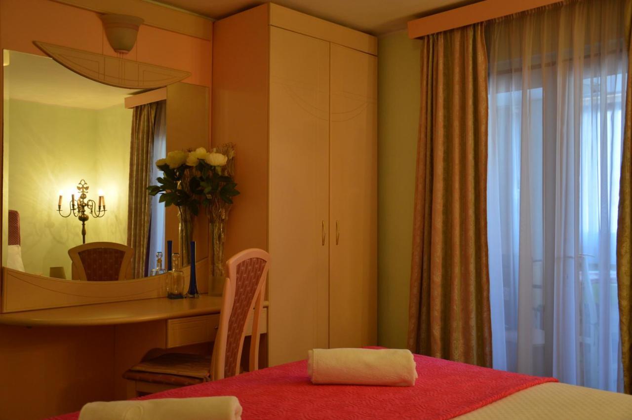 Apartments Zita Porec Exterior photo